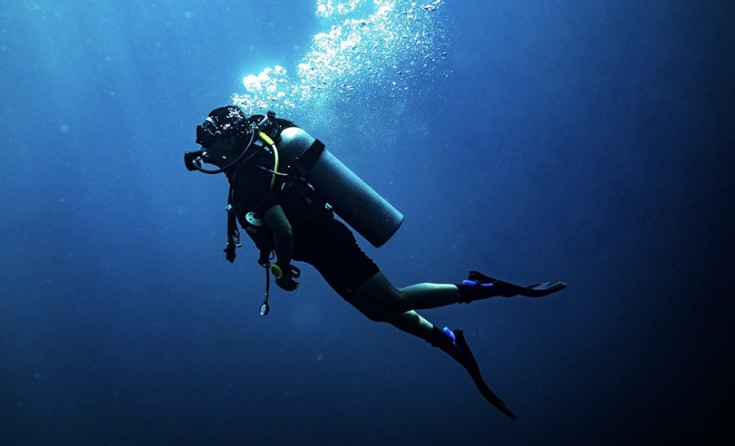 Commencez voyage sous-marin: Découvrez plongée sous-marine